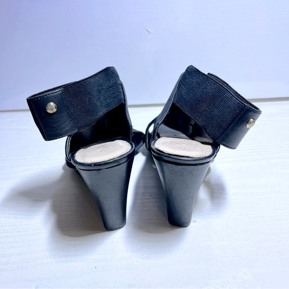 Vince Camaro Black Elastic Peep-Toe Wedge - Picture 5 of 7